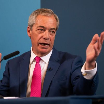 UK Murder Case Becomes Flashpoint as Farage Faces Criticism
