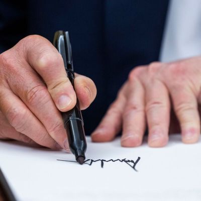 FX Options Traders Forced to Reverse Course by Trump Tariff Move