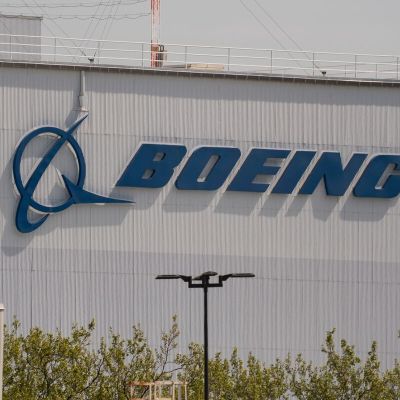 Boeing Wins Largest-Ever Order from Qatar Airways, Trump Says