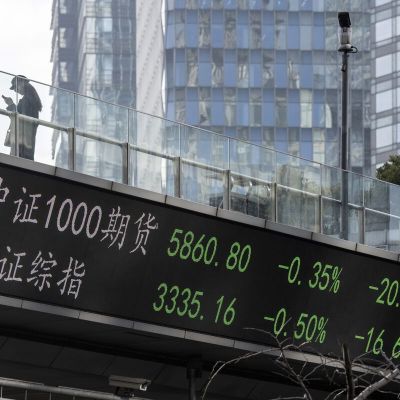 UBS Wealth Urges Chinese Stock Investors to Stay ‘Defensive’