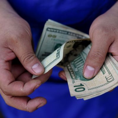 Bearish Dollar Bets Move Toward Levels That Raise Risk of Recoil