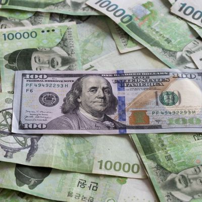 Dollar Drops as Korea Talks Fuel Bets Trump Wants Weaker Currency