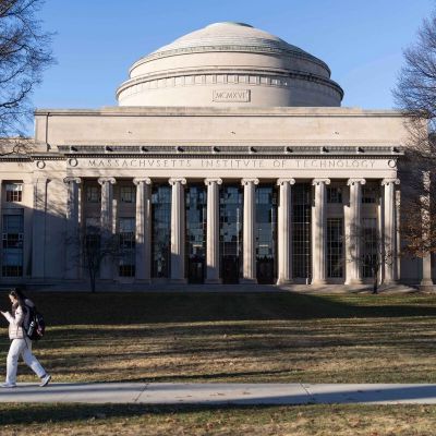 MIT Joins Deluge of Colleges Selling Bonds Amid Funding Threats