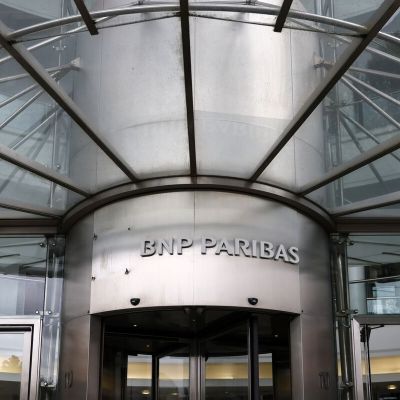 BNP Paribas Plans to Lift Investment Bank Bonuses by About 5%