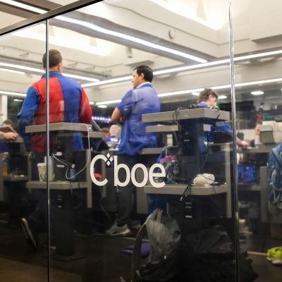 Volatility Gauge Sinks as US-China Tariff Truce Spurs Stocks Higher