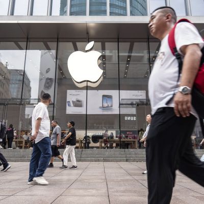 Apple’s iPhone Sales in China Plunged 18% in Holiday Quarter
