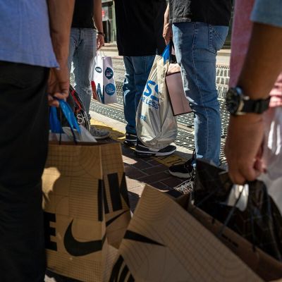 Earnings Season Faces Major Test: Retailers’ Holiday Outlooks