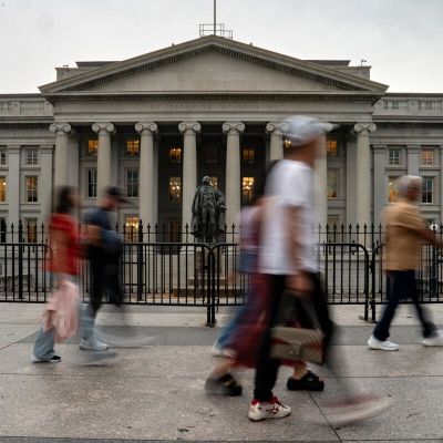 US Treasuries Rally as Worries Over Trump Tariffs and Fed Ease