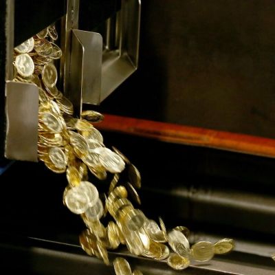 Loonie Nears Covid-Era Low as Trump Signals Looming Tariffs