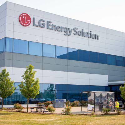 LGES profit drops 77% on EV slump