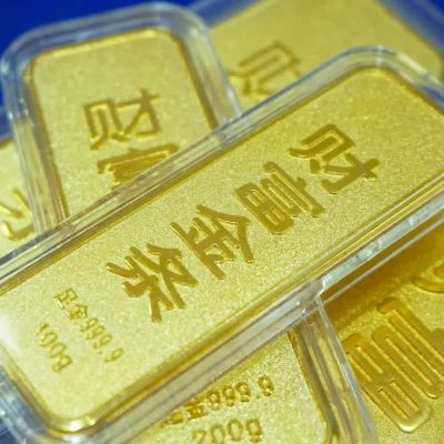 Gold Eyes $5,600 on Flight to Safety; Silver Tops $120