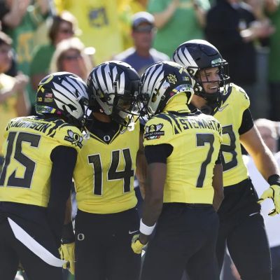 No. 1 Oregon steamrolls No. 20 Illinois, 38-9, improves to 8-0 behind Dillon Gabriel’s 4 TDs