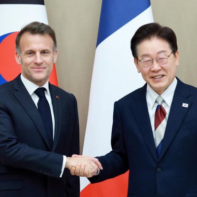 Lee, Macron upgrade ties to global strategic partnership at Seoul summit – The Korea Times