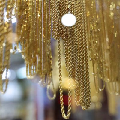 Gold prices in Sri Lanka drop by Rs. 20,000