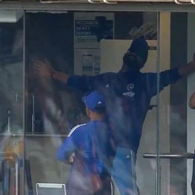 India dressing-room scenes: Rohit cracks joke; Gambhir, Gill share laughter