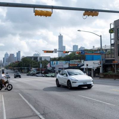 Elon Musk says Tesla robotaxi fleet to double in Austin | News.az