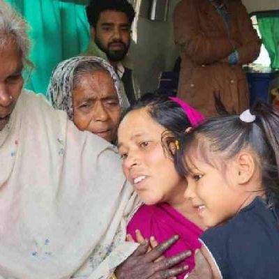 Tricolour greets Bengal pregnant woman Sunali after returning back home from Bangladesh