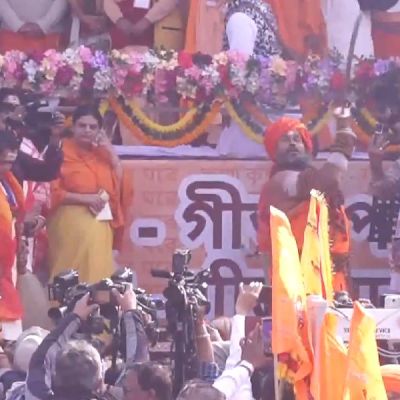 Lakhs of devotees, BJP leaders assemble for Gita recital at Kolkata’s Brigade Parade Ground
