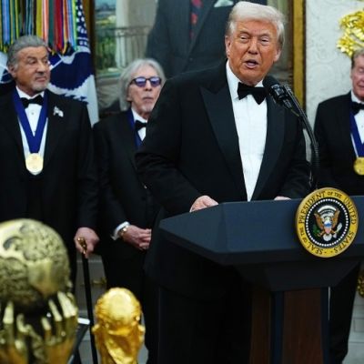 Trump Awards Medals to 2025 Kennedy Center Honorees