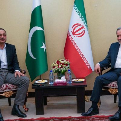 Iran's foreign minister Araghchi meets Pakistani army chief Munir, Islamadad continues to push US-Iran talks