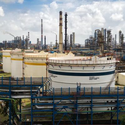 Oil prices fall as markets weigh return of supply, US-Iran peace deal