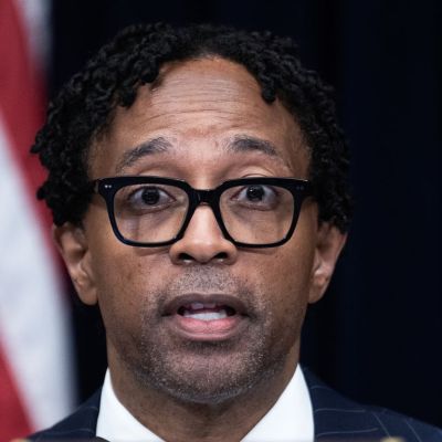 Establishment Democrats notch rare win as Wesley Bell fends off DSA-backed Cori Bush