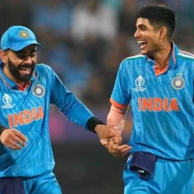 Virat Kohli Returns: Guides Shubman Gill As India Falters In 1st ODI vs Australia, Video Goes Viral – Watch
