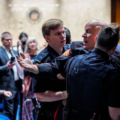 Marine veteran protesting against US Iran war has arm broken in Capitol clash – The Mirror