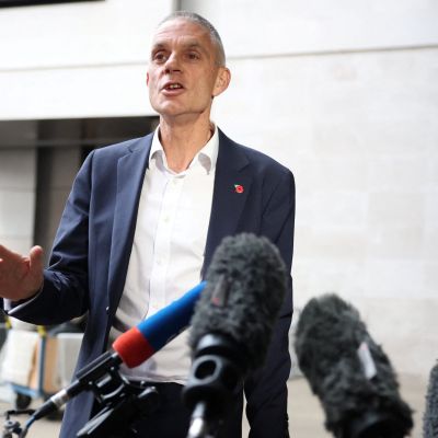 BBC’s outgoing boss rallies staff in face of leadership crisis and Trump legal threat