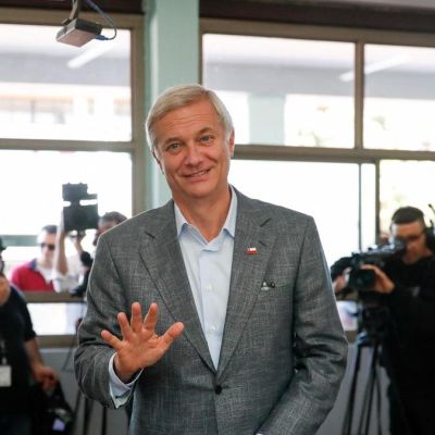 Chile votes in presidential poll pitting communist against far right