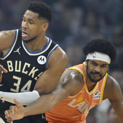 NBA roundup: Giannis Antetokounmpo injured in Bucks’ loss to Cavs