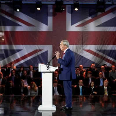 Nigel Farage targets Scottish town with Reform UK rally amid immigration debate