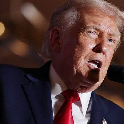 Trump to force foreign tourists to provide 5 years of social media history