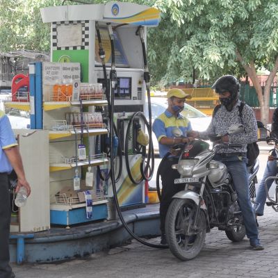 Govt taking relook at licensing rules for petrol pumps