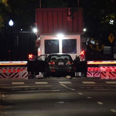 Man crashes car into White House security gate, taken into custody