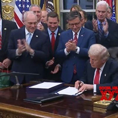 Longest US govt shutdown ends as Trump signs legislation to fund federal operations (Ld)