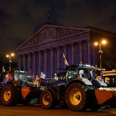 French farmers stage new Paris protest in bid to halt Mercosur deal