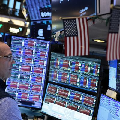 Oil climbs on Gulf clashes as AI drives stocks to weekly rise – Markets – The Jakarta Post