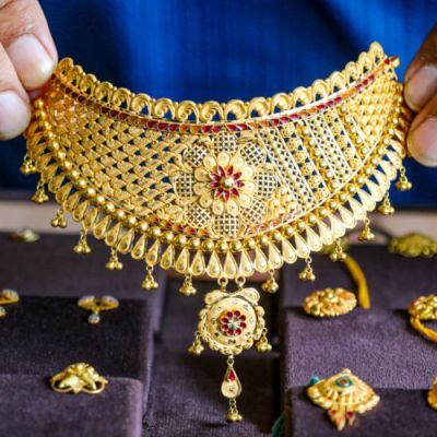 Gold Posts 1st Weekly Gain Since May As US Fed Rate Hike Fears Ease
