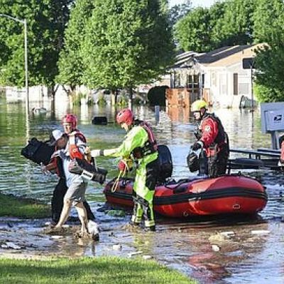 At least 2 killed in flooding across Midwest