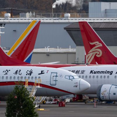 Boeing Reports Smaller Loss but Trade War Threats Loom