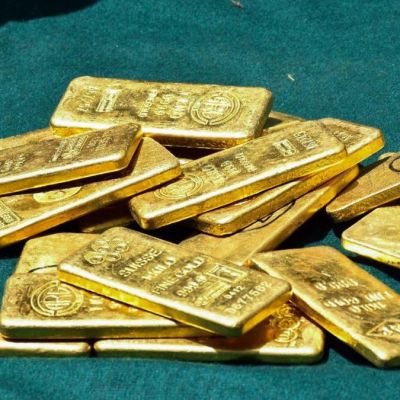 Gold Gains, Silver Retreats in Futures Trade