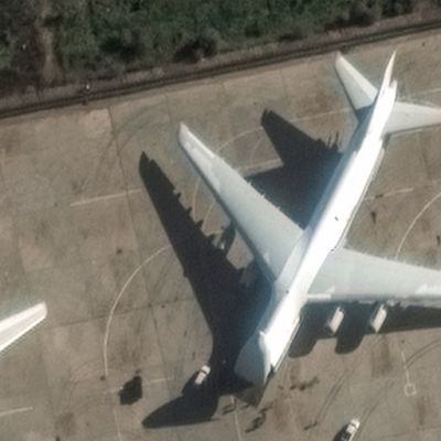 Images appear to show Russia dismantling military equipment in Syria