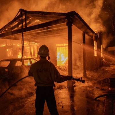California Wildfires Rage On, Leaving Trail of Destruction – News Directory 3