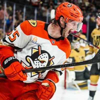 Pair of Carlsson goals, Trouba OT-winner in Vegas lead red-hot Ducks to sixth straight win