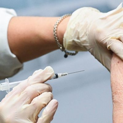 FDA approves 1st mRNA flu shot, from Moderna