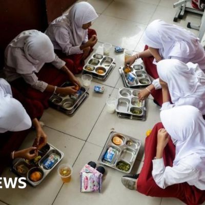 Indonesia: Prabowo fires head of free meals scheme plagued by mass poisonings