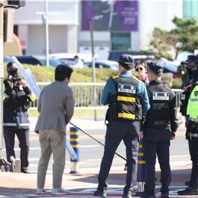 Police halt protester against Trump’s trade policies near APEC venue – The Korea Times
