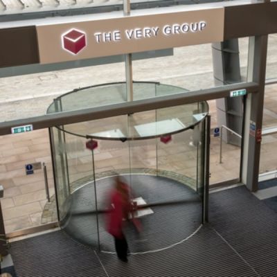 Very gets new funding deal from Carlyle, reduces debt