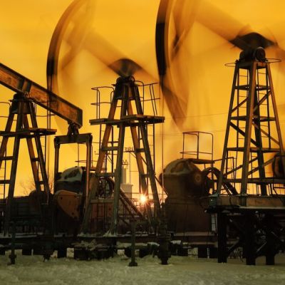 Oil recovers from one-month low, but supply worries cap gains